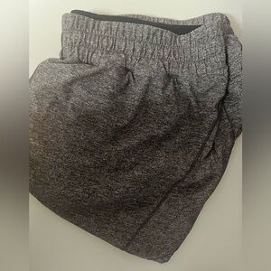 Lululemon track that mid rise lined 5” short size 18